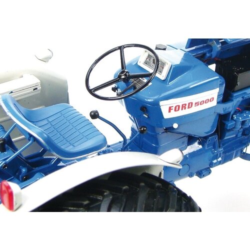Universal Hobbies Ford 5000 Tractor (1:16)