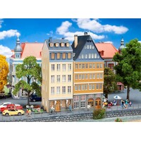 Faller Stads huizen aan de Donau oever actie set (1:87)