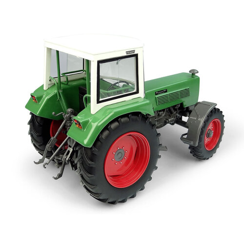 Universal Hobbies 5312 - Fendt Farmer 106S met Fritzmeier cabine (1:32)
