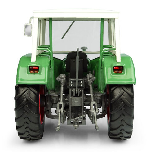 Universal Hobbies 5312 - Fendt Farmer 106S met Fritzmeier cabine (1:32)