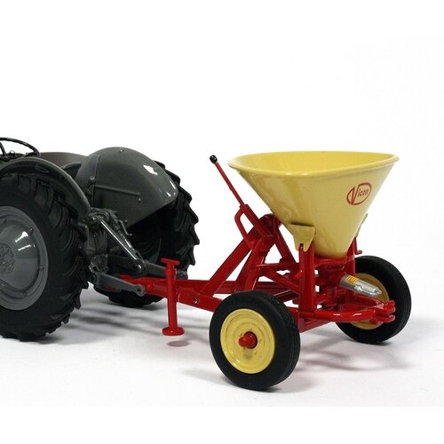 Universal Hobbies 6227 - Vicon B75 getrokken pendel strooier (1:32)