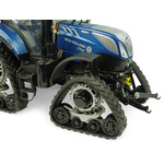 Universal Hobbies 5365 - New Holland T7.225 Blue power op rupsen (1:32)