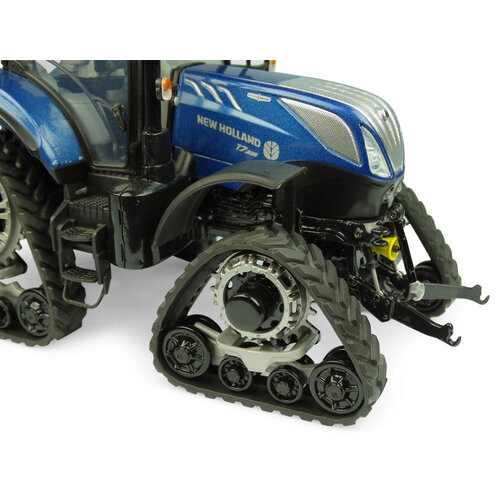 Universal Hobbies 5365 - New Holland T7.225 Blue power op rupsen (1:32)