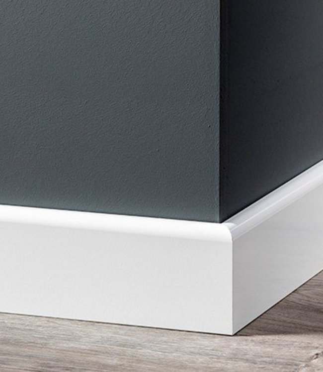 Koloniale plint RAL 9010 gelakt