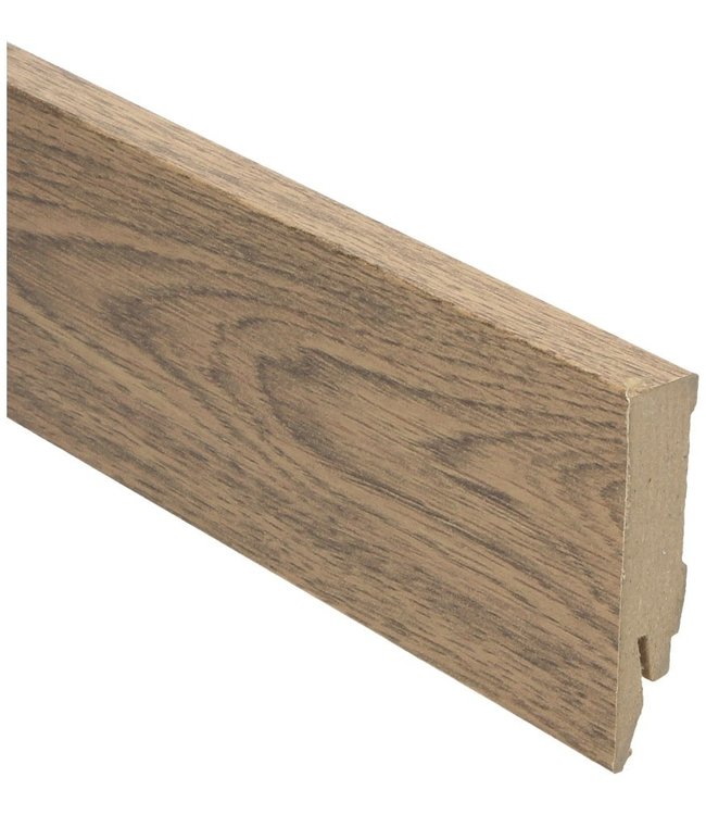 Rechte hoge plint oud kastanje