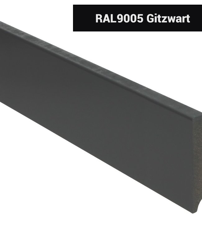 Moderne rechte plint RAL 9005 zwart
