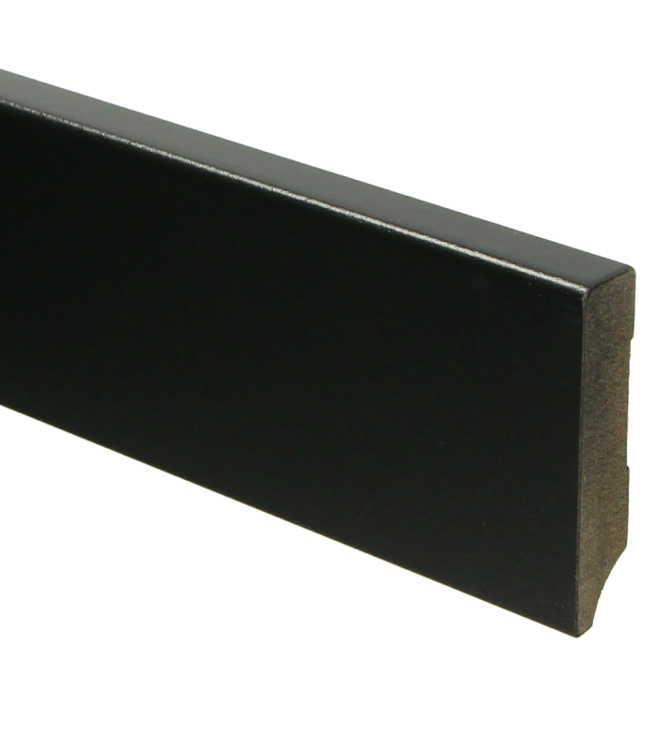 Moderne rechte plint RAL 9005 zwart