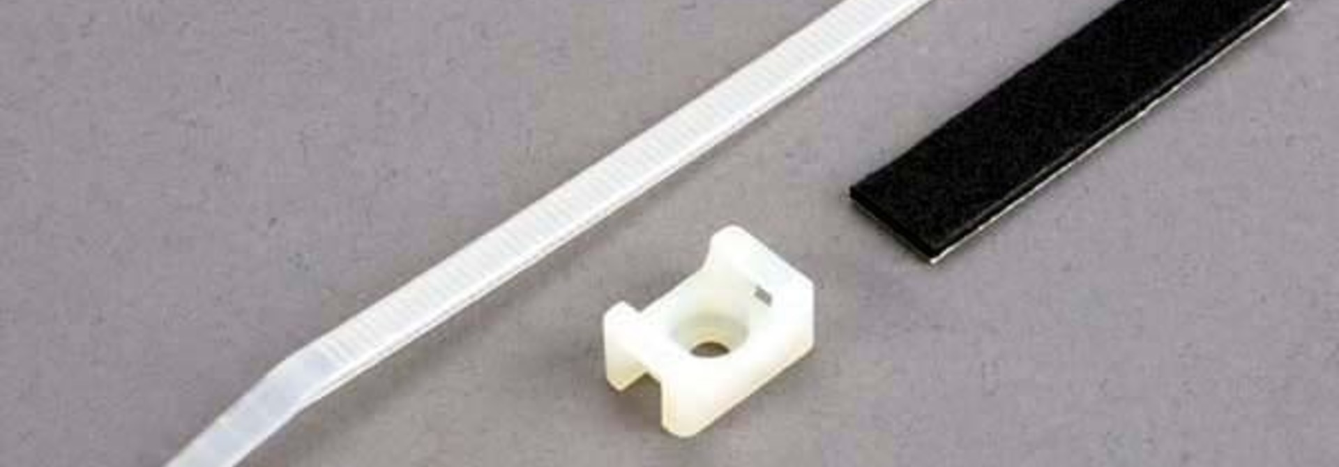 Attachment bracket, plug/ foam tape/tie wrap/ 3x10mm wst scr, TRX4577