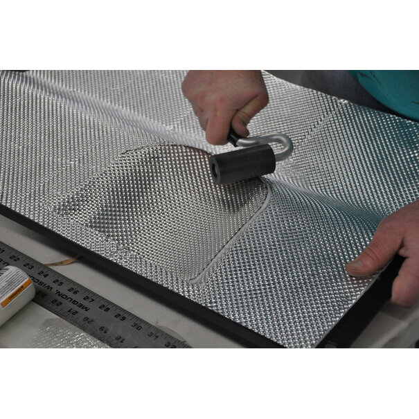 Design Engineering, Inc (DEI) 25 x 25 cm | 4 mm | Floor & Tunnel Shield II™ zelfklevend | Hittewerende mat glasvezel met stevige aluminium laag