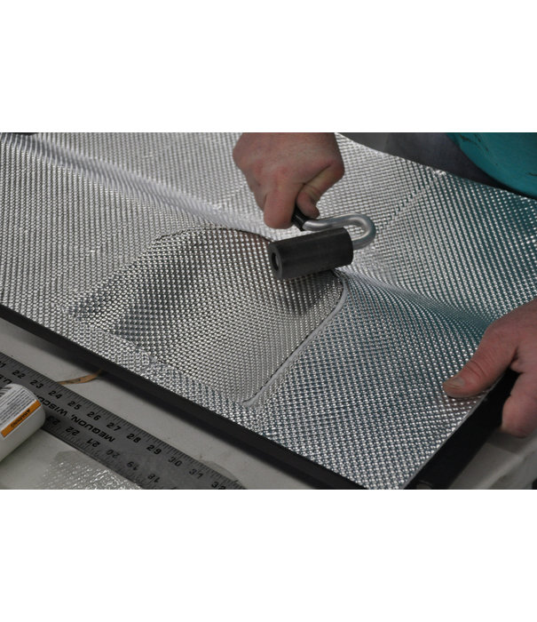 Design Engineering, Inc (DEI) [Kleinerer Schaden] 25 x 25 cm | 4 mm | Floor & Tunnel Shield II™  selbstklebend | Hitzebeständiges mattes Glasfaserglas mit robuster Aluminiumschicht