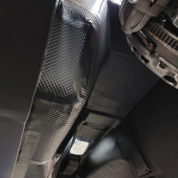 Design Engineering, Inc (DEI) 120 x 106 cm | 4 mm | Floor & Tunnel Shield II™ selbstklebend SCHWARZ | Hitzebeständiges mattes Glasfaserglas mit robuster Aluminiumschicht bis 950 ° C.