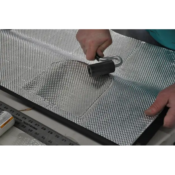 Design Engineering, Inc (DEI) 106 x 61 cm | 4mm | Floor & Tunnel Shield II™ | Hittewerende mat glasvezel met stevige aluminium laag