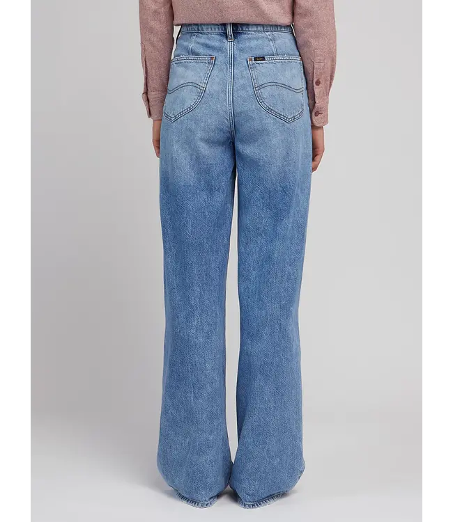 LEE - Stella take the hint