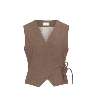 MSCH - Darina Waistcoat mount trail