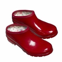 Clogs: Classic red