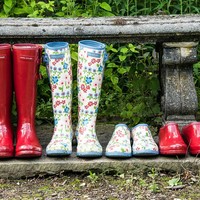 Clogs: Classic red