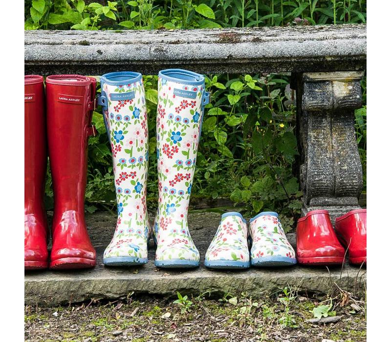 Clogs: Classic red