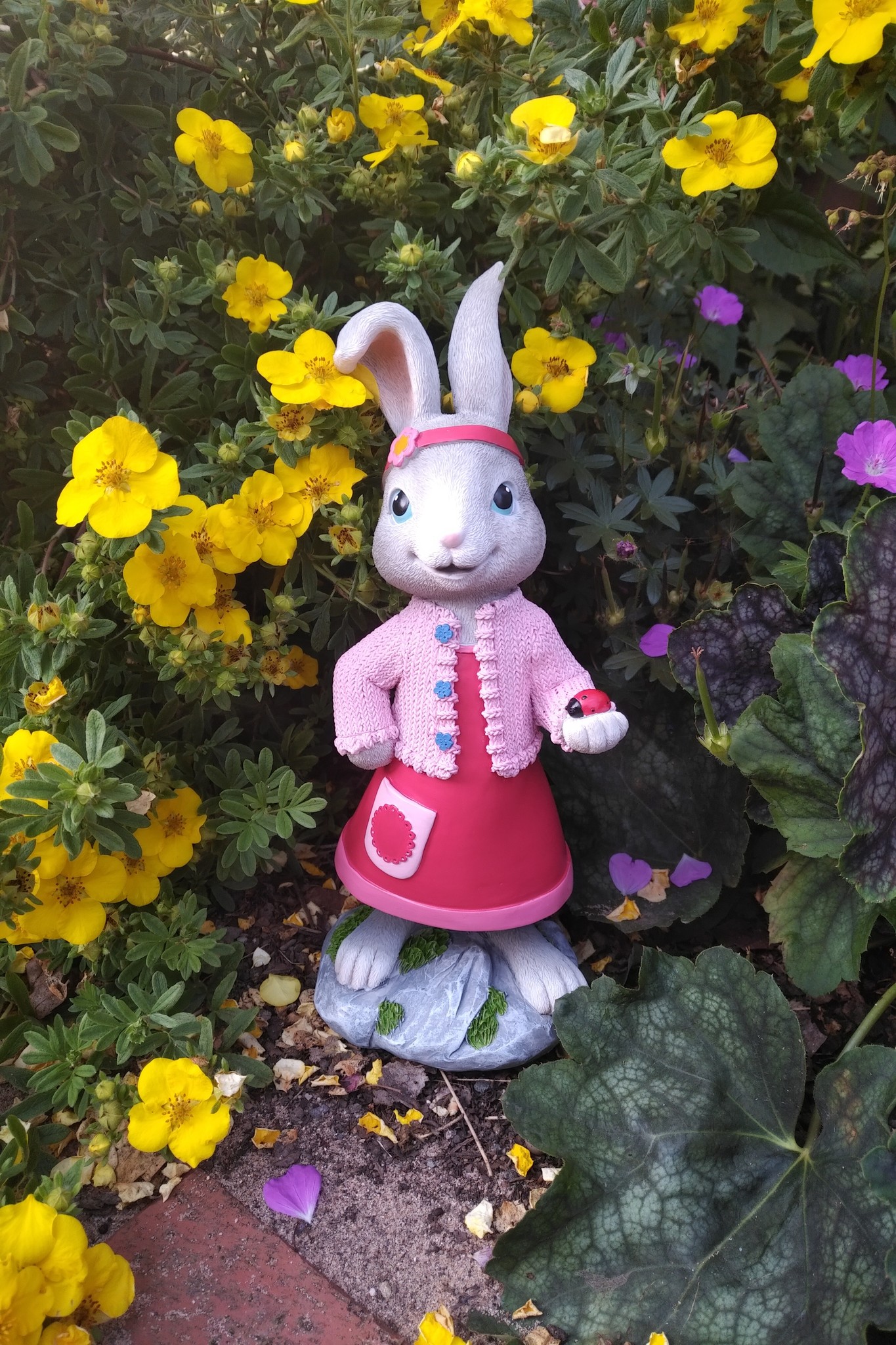 Peter Rabbit Outdoor Tuinornament Lily Bobtail