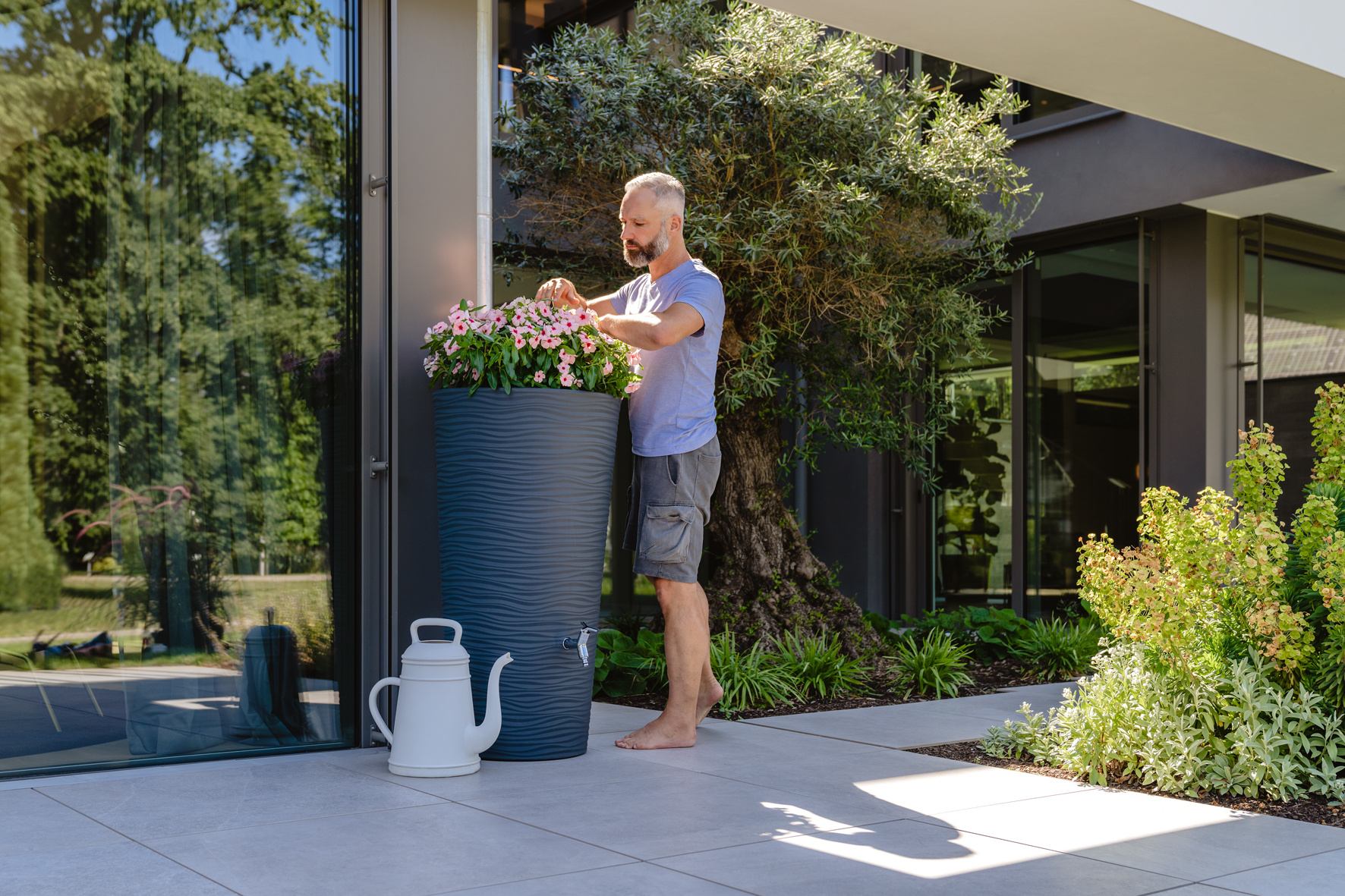 Soluvert Regenton design bloembak 2 in 1 350L grijs/blauw
