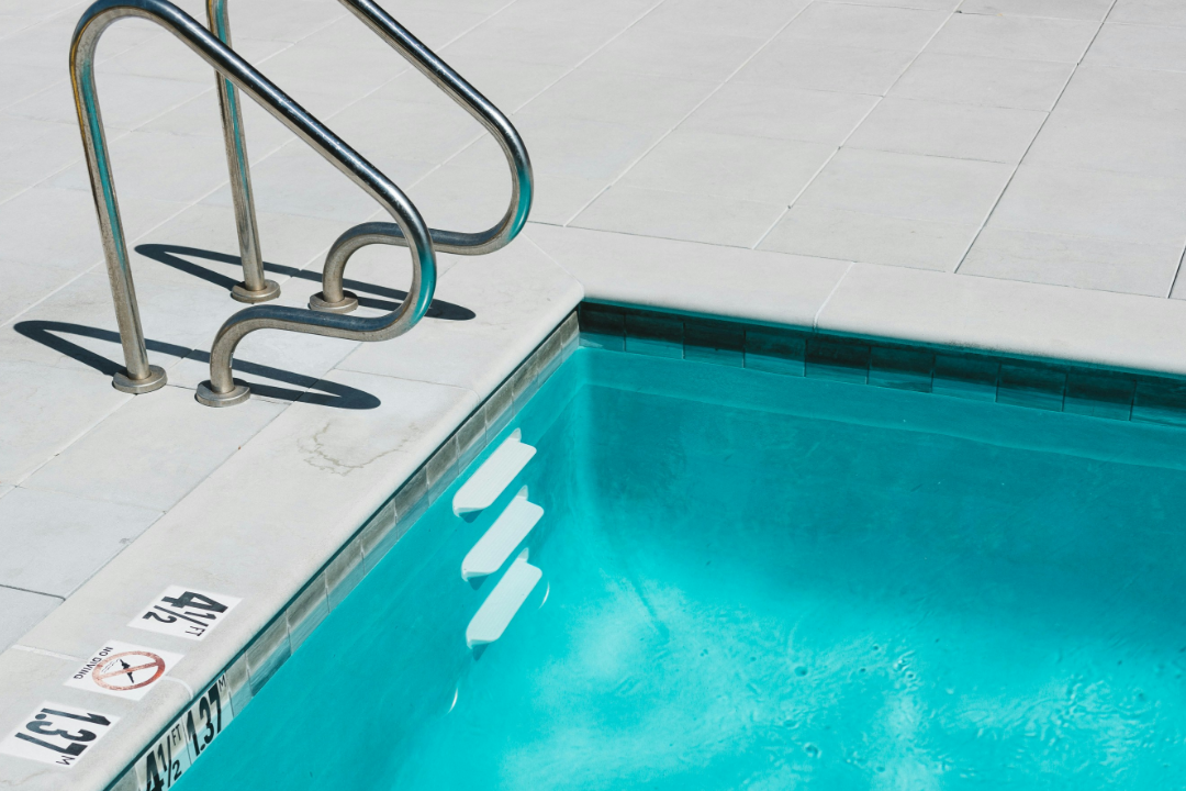 Zo gebruik je zwembadchemicalieën veilig