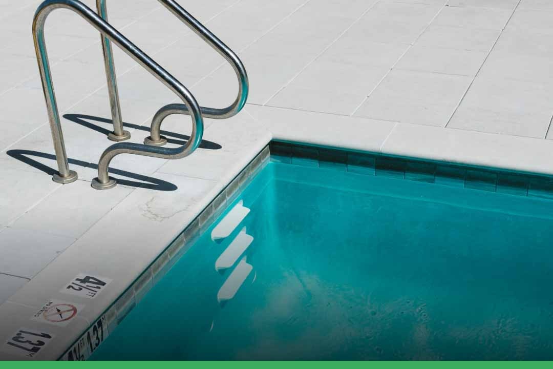 Zo gebruik je zwembadchemicalieën veilig