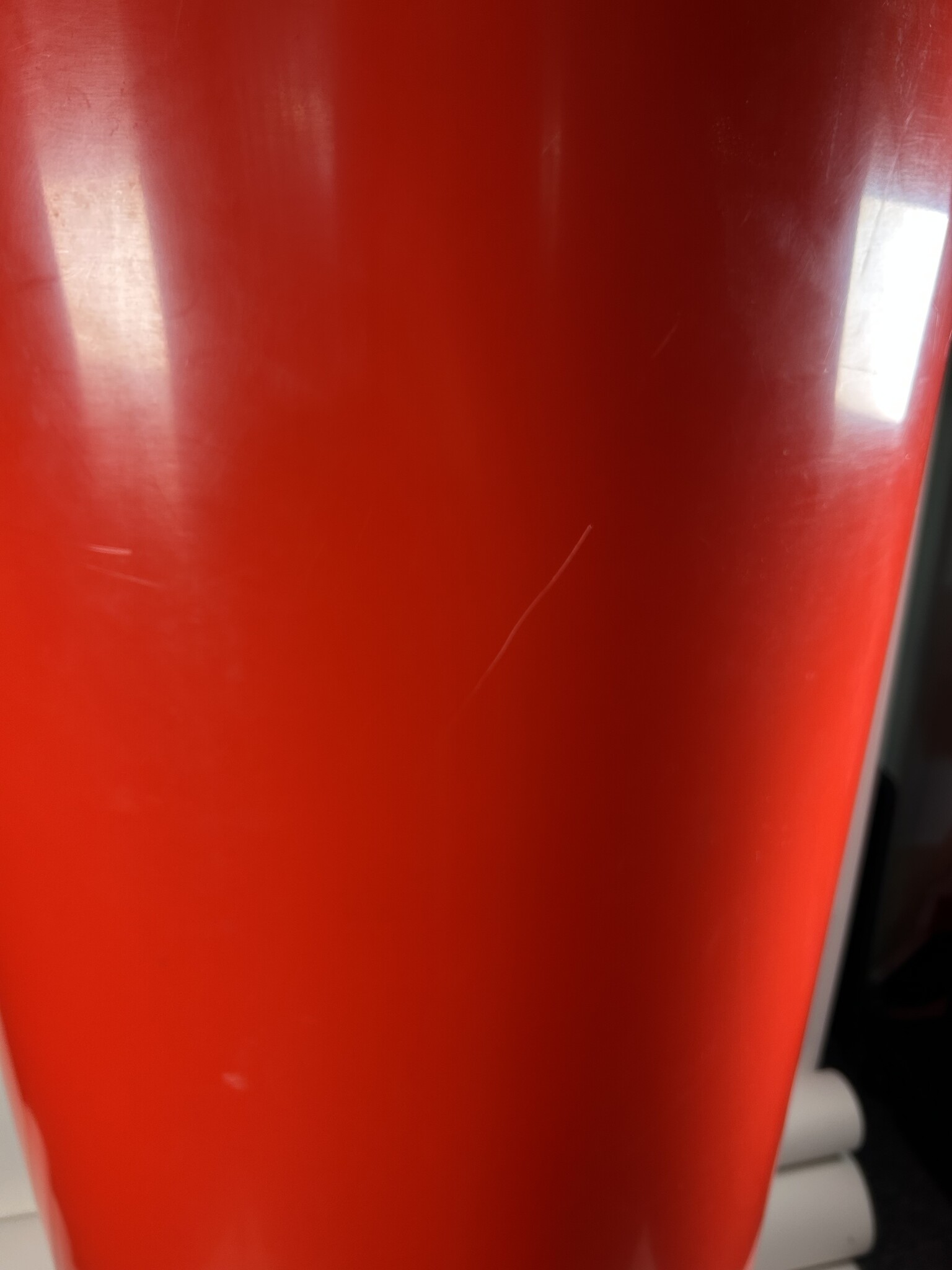 Soluvert Regenton rood met bloembak 350L - tweede kansje