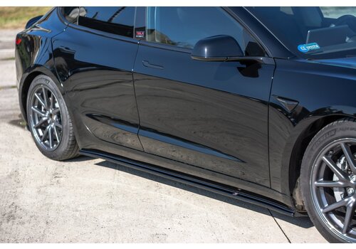 Maxton Design Side Skirts Diffuser for Tesla Model 3