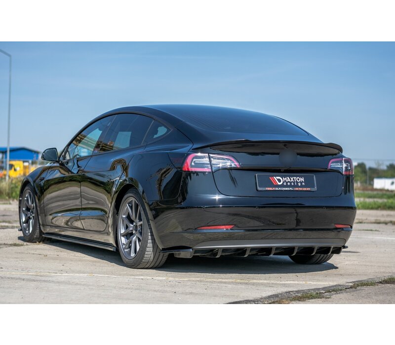 Tailgate spoiler for Tesla Model 3