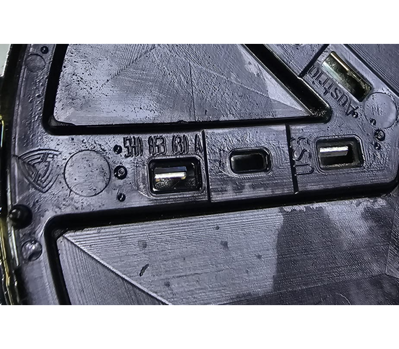 Original | Volkswagen Golf 8 R | VW Rear Logo