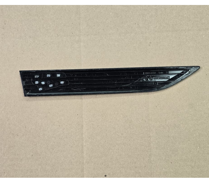 Original | Volkswagen Golf 8 R | Kotflügel R Emblem (Links)