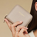 Isabel Bernard Honoré Jules taupe läder plånbok med dragkedja av kalvskinn