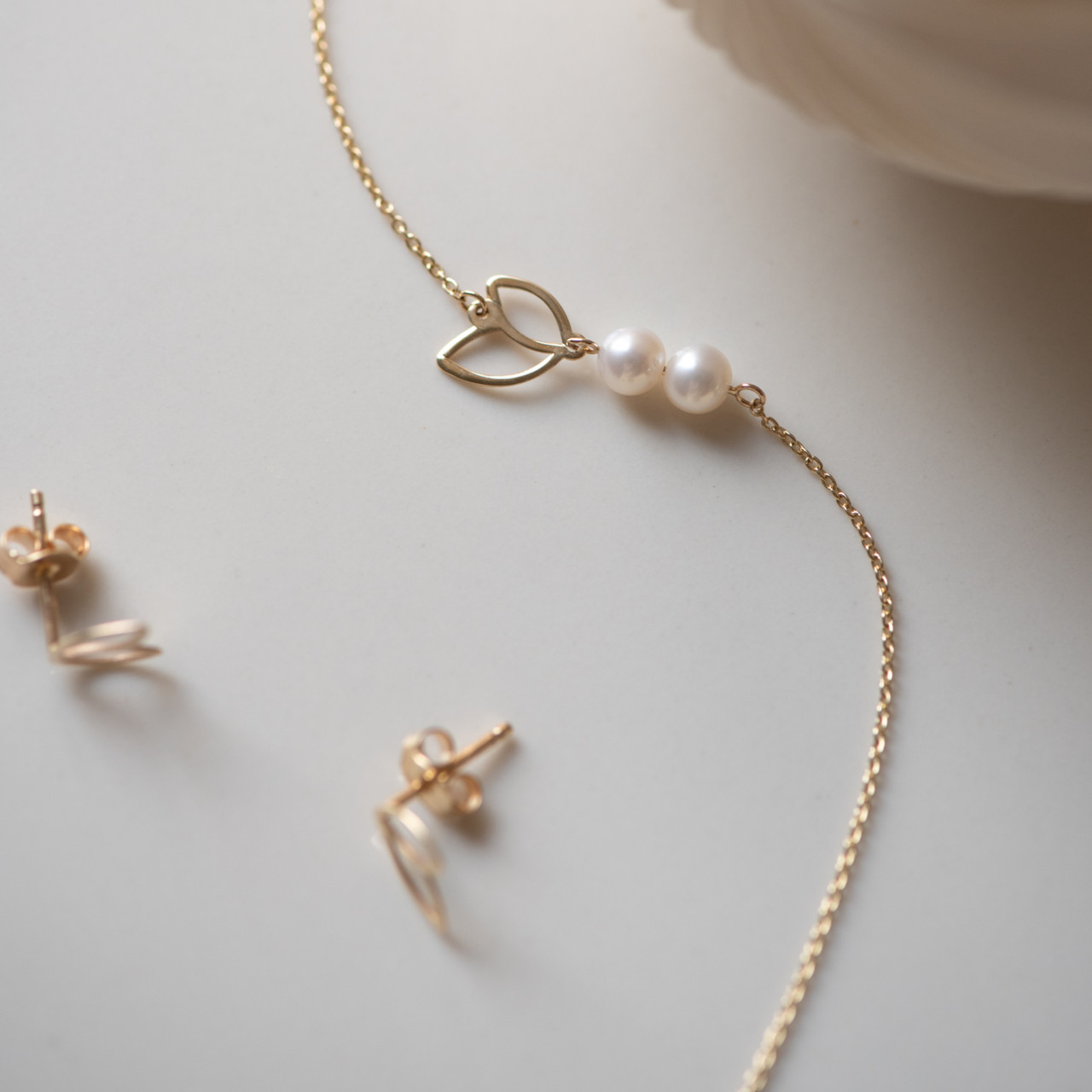 Isabel Bernard Belleville Noémi 14 karat gold bracelet with freshwater pearls