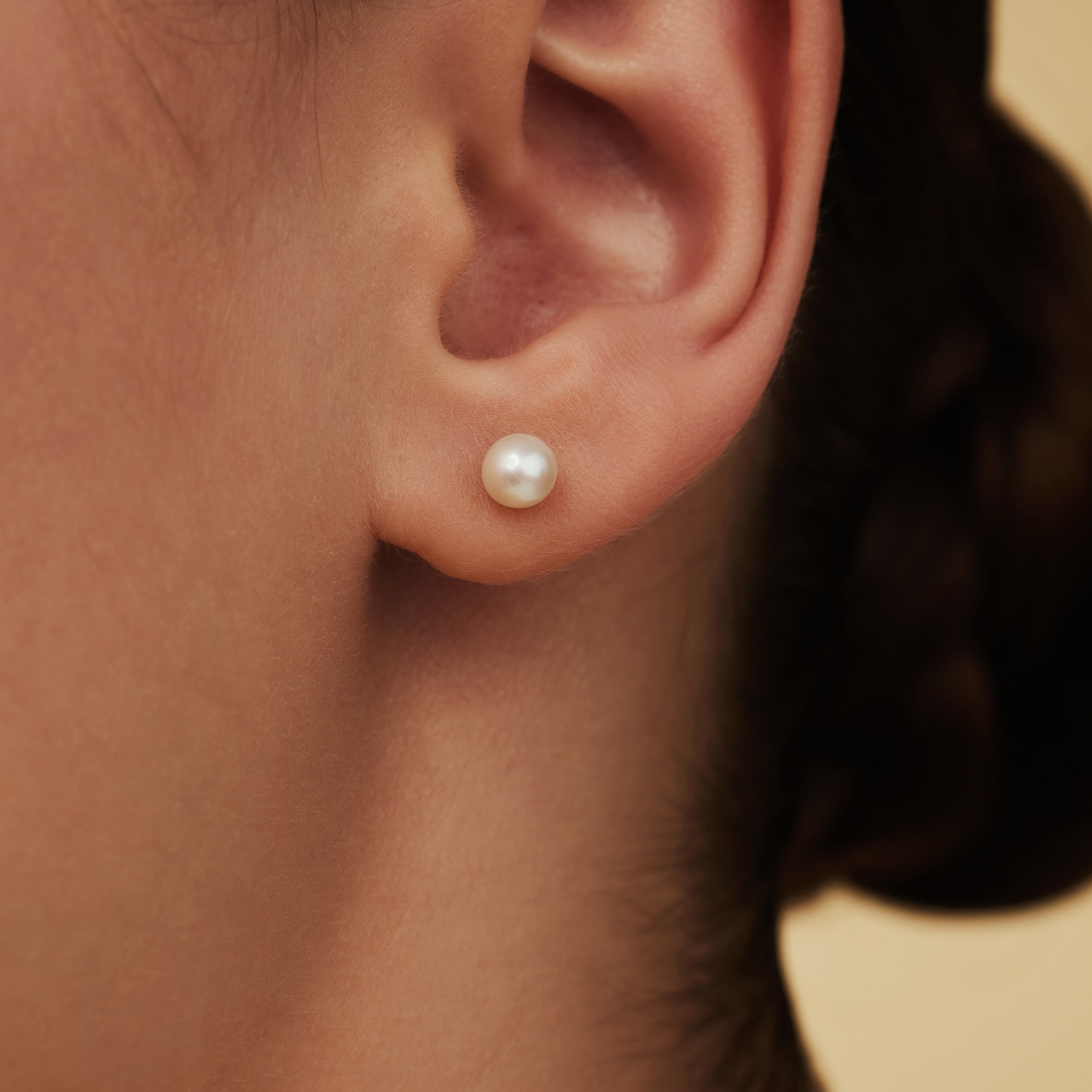 Isabel Bernard Belleville Luna 14 karat gold ear studs with freshwater pearl