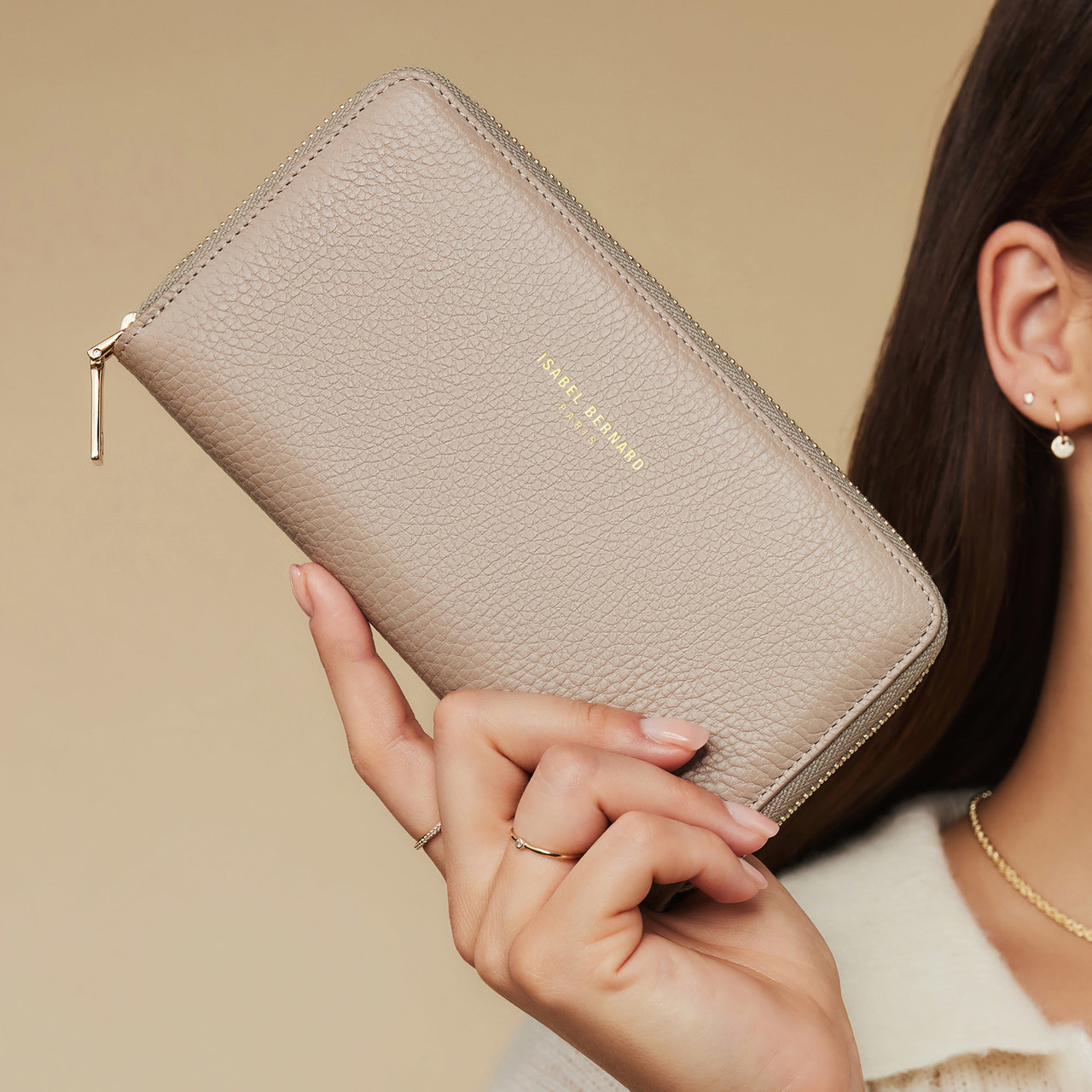 Isabel Bernard Cadeau d'Isabel taupe leather handbag and wallet gift set