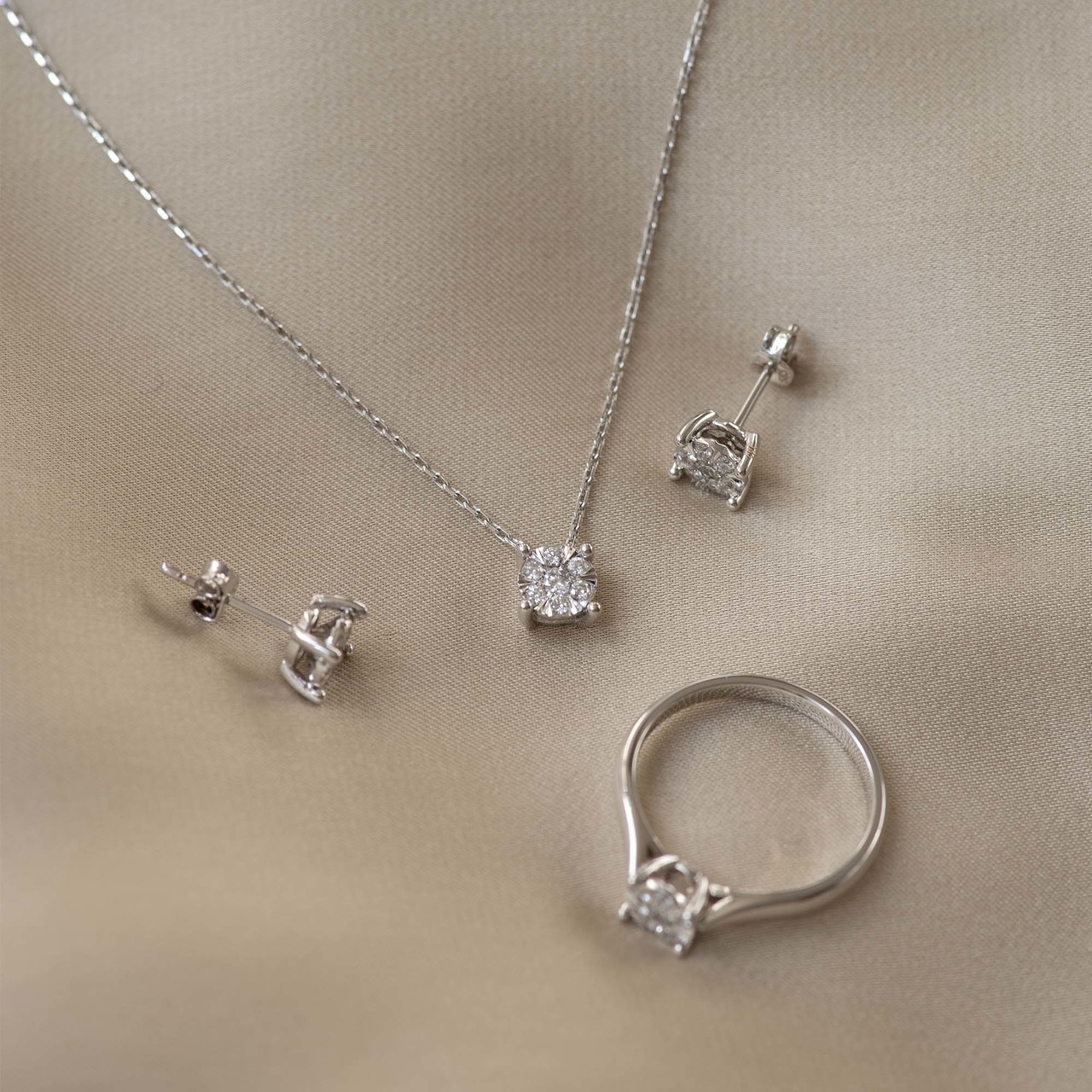 Isabel Bernard De la Paix Hanaé 14 karat white gold necklace with diamond 0.08 carat