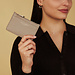 Isabel Bernard Honoré Aveline taupe læder kortholder lavet af kalveskind