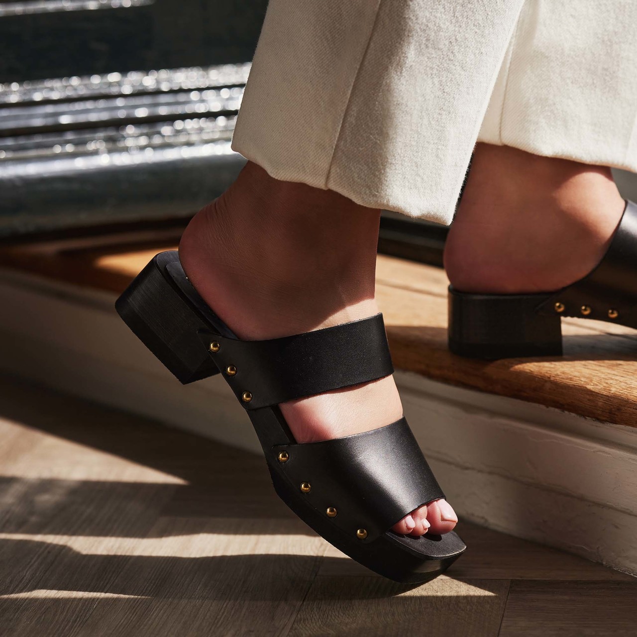 Isabel Bernard Vendôme Carmen black calfskin leather clogs