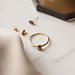 Isabel Bernard Baguette Brune anel de ouro de 14 quilates com zircónia colorida