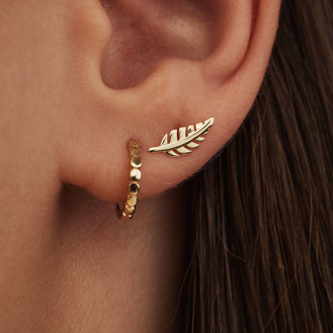 Isabel Bernard Monceau Giselle 14 karat gold ear studs with feather