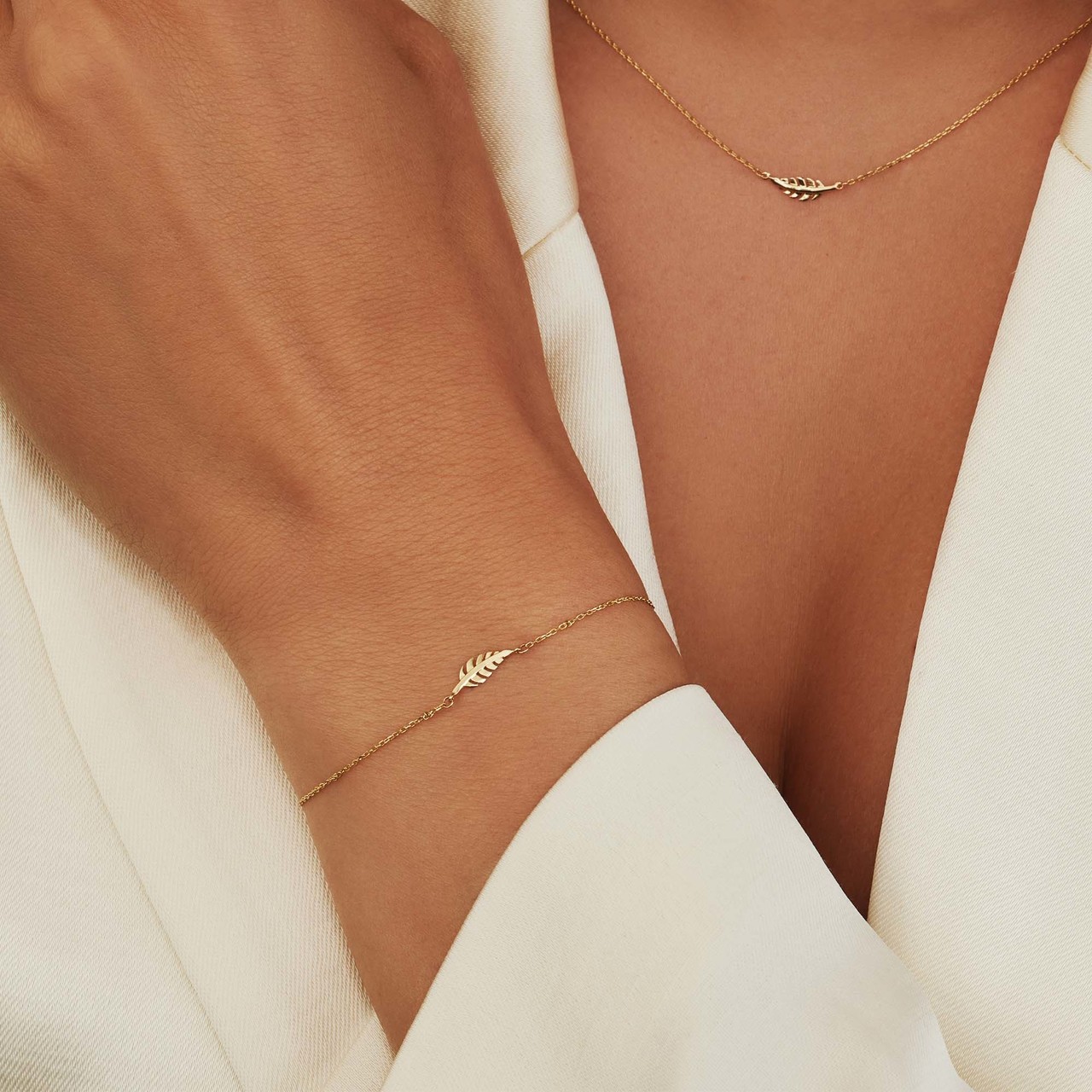 Isabel Bernard Monceau Giselle 14 karat gold bracelet with feather