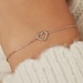 Isabel Bernard Saint Germain Amore pulsera de oro blanco de 14 quilates con corazón