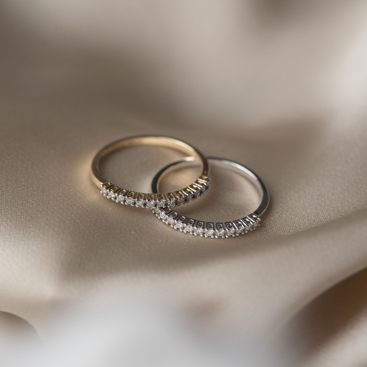 Isabel Bernard De la Paix Madeline 14 karat gold ring with diamond 0.14 carat