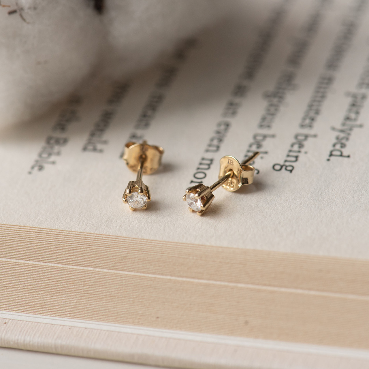 Isabel Bernard De la Paix Emily 14 karat gold stud ear studs with diamond 0.10 carat