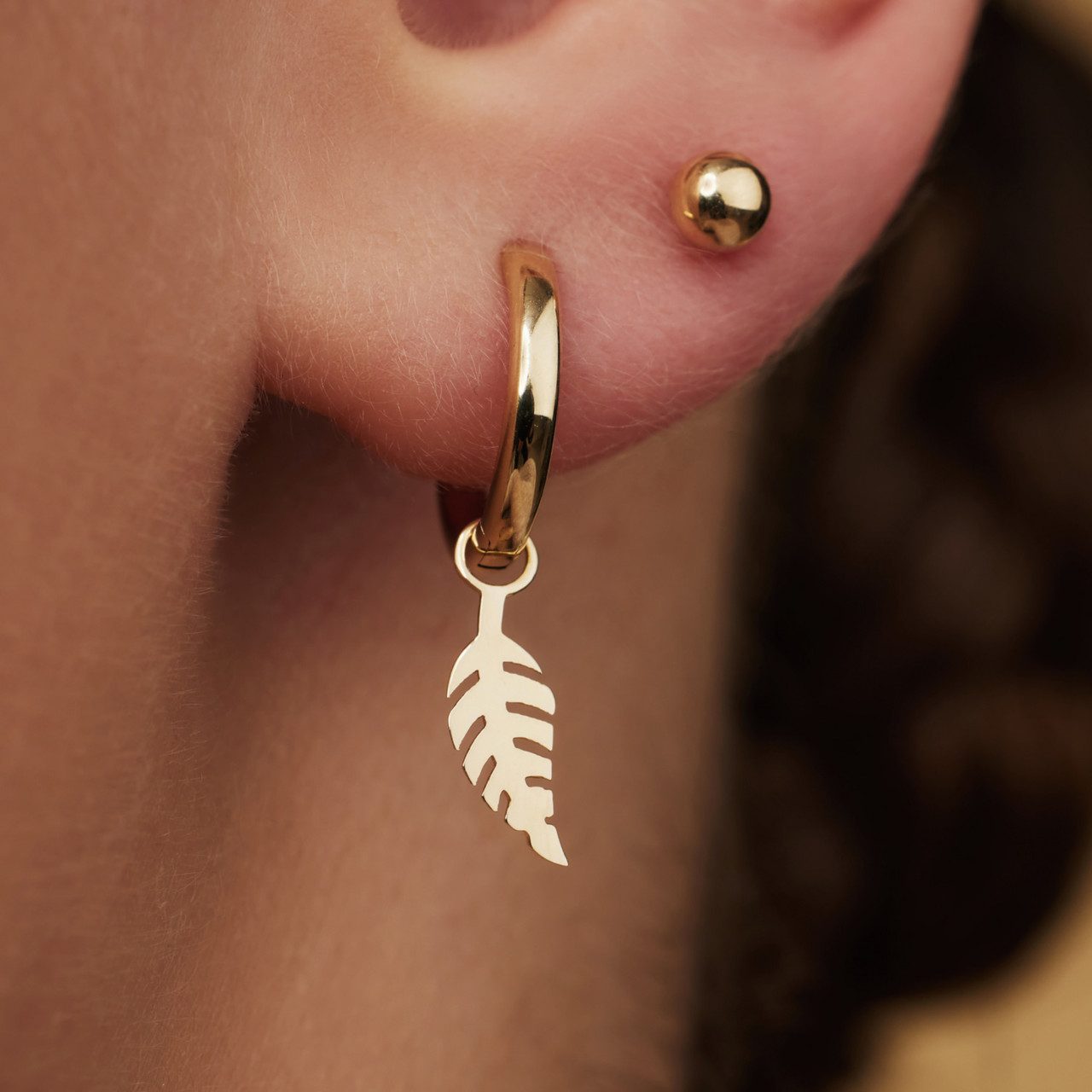 Isabel Bernard Cadeau d'Isabel 14 karat gold earring set with feather