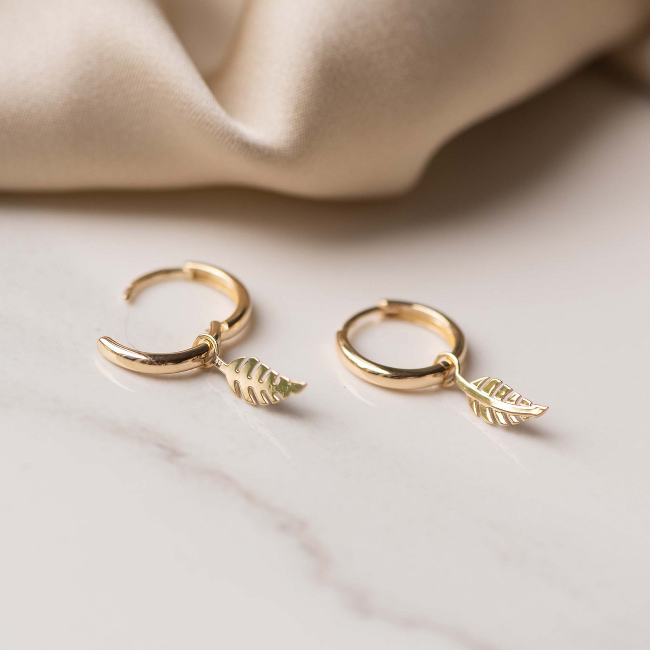 Isabel Bernard Cadeau d'Isabel 14 karat gold earring set with feather