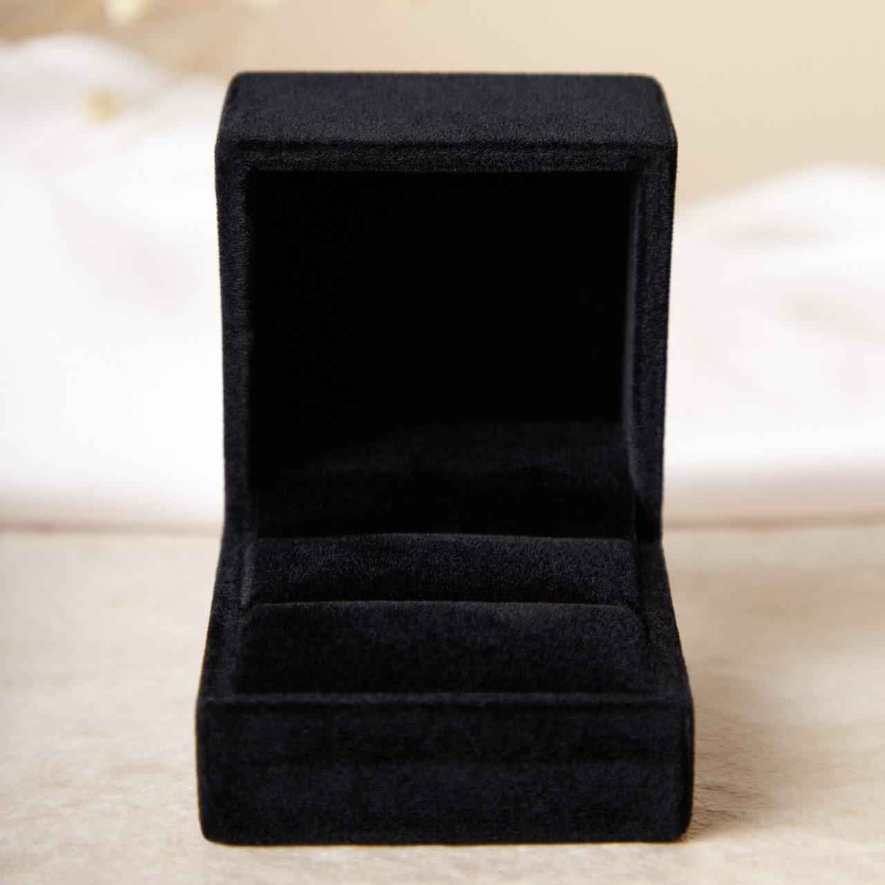 Isabel Bernard Cadeau d'Isabel black luxury ring box