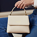 Isabel Bernard Femme Forte Heline creme Handtasche aus Kalbsleder