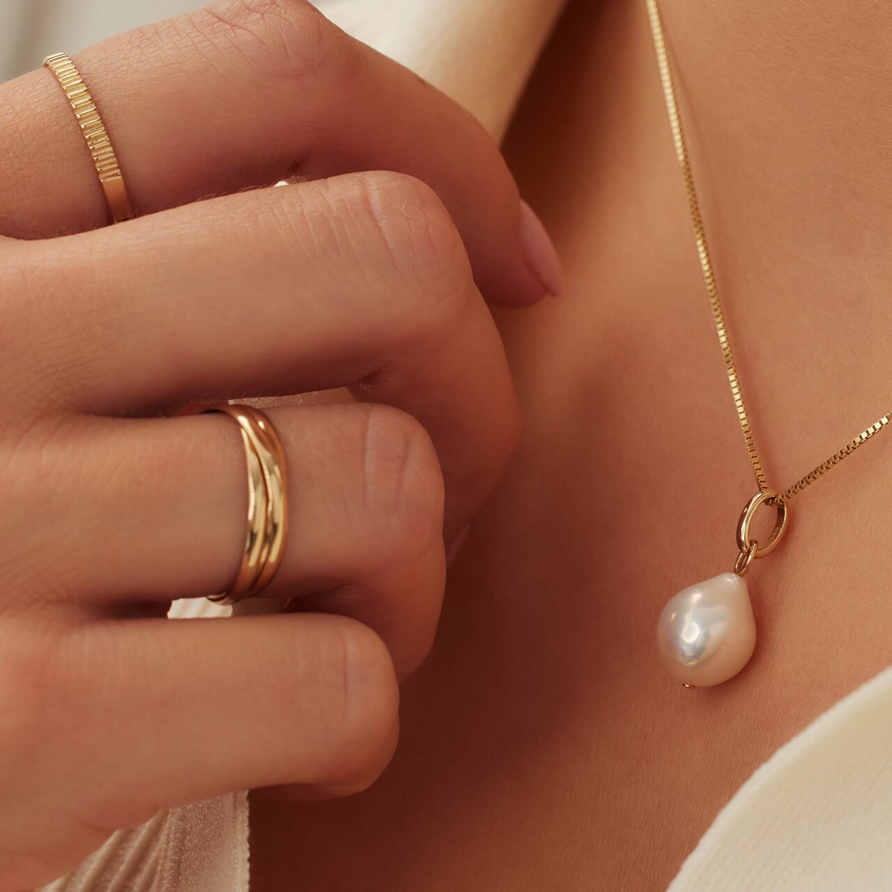 Isabel Bernard Belleville Luna 14 karat gold charm with freshwater pearl