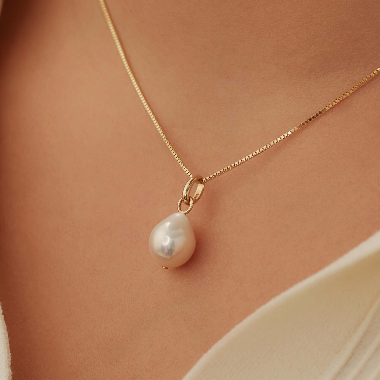 Isabel Bernard Belleville Luna 14 karat gold charm with freshwater pearl