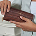 Isabel Bernard Cadeau d'Isabel croco brun læder håndtaske og lynlås punge gavesæt